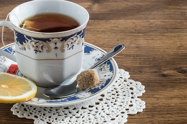 Czy słuszne jest słodzenie herbaty?